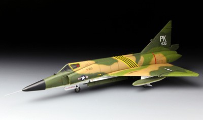 Сборная модель "Самолет F-102A Case XX"